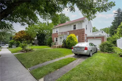 8068 Springfield Blvd, New York, NY 11427