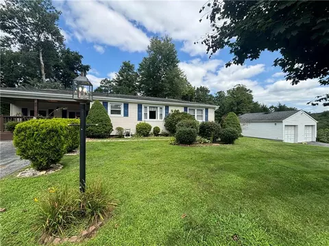 10 Parker Dr, Mahopac, NY 10541