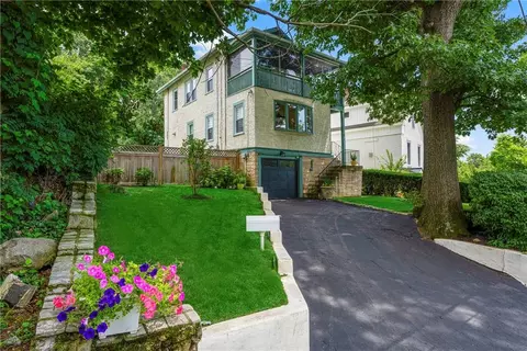 11 Harrison Dr, Larchmont, NY 10538
