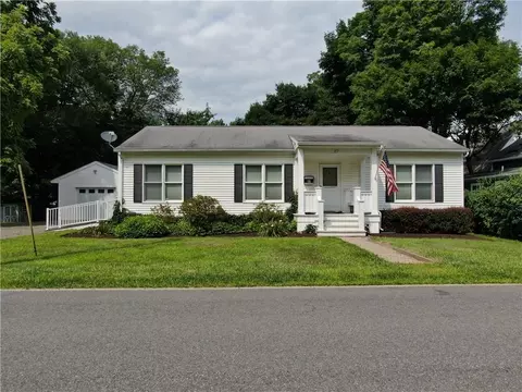 27 Prince St, Red Hook, NY 12571