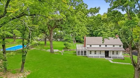 420 Nanny Hagen Rd, Mount Pleasant, NY 10594