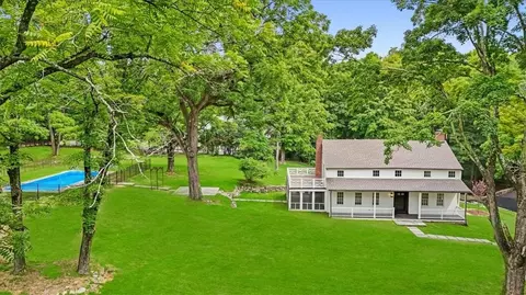 420 Nanny Hagen Rd, Mount Pleasant, NY 10594