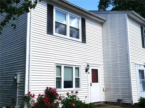 26 Greenhouse Ln, Poughkeepsie, NY 12603
