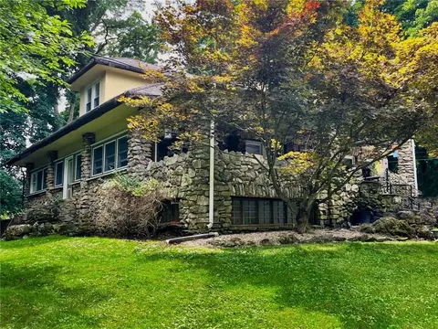 10 Smith Clove Rd, Woodbury, NY 10917
