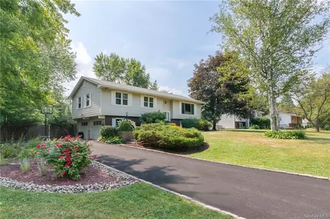 25 Alpert Dr, Wappinger, NY 12590