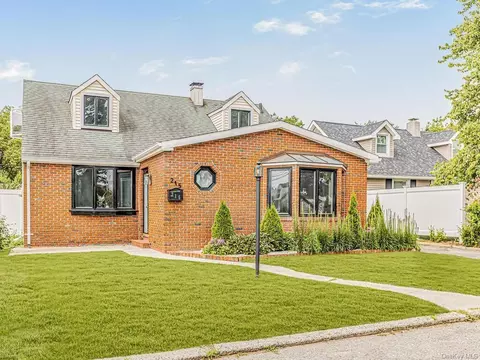 215 Croydon Rd, Yonkers, NY 10710