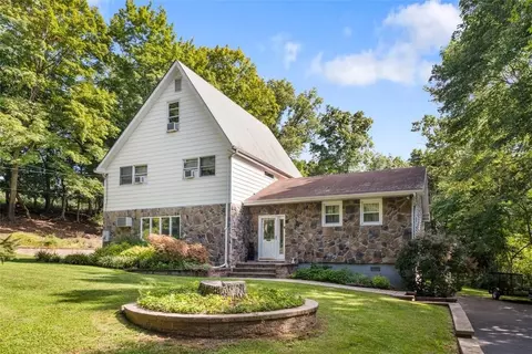 48 Purgatory Rd, Campbell Hall, NY 10916