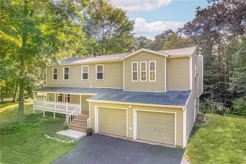 38 Country Pond Ln, Modena, NY 12548
