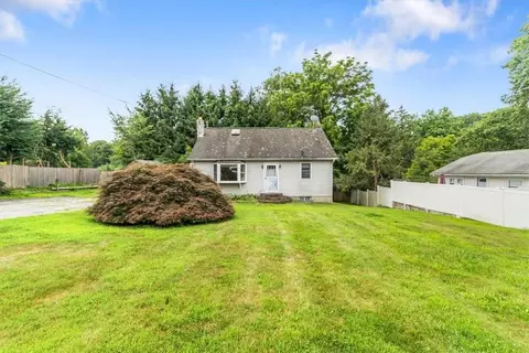 13 Bridge Ln, Yorktown Heights, NY 10598