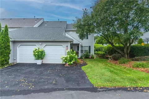 2 Helene Cir, Highland Mills, NY 10930
