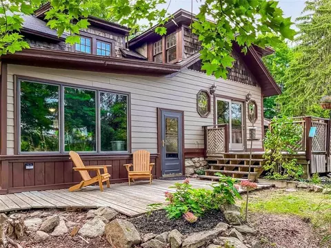 83 Buckberg Rd, Tomkins Cove, NY 10986