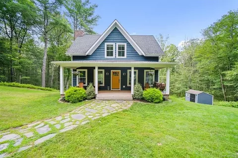89 Woods Rd, Highland, NY 12719