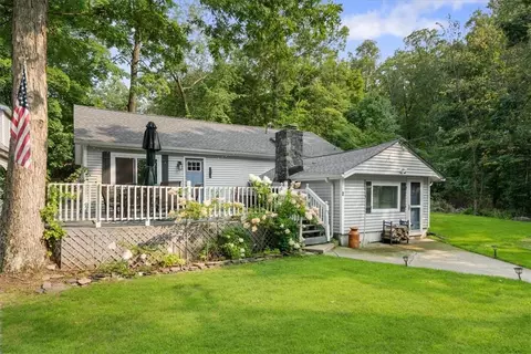 2 Cedar Rd, Greenwood Lake, NY 10925