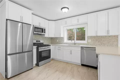 194 Rumsey Rd, Yonkers, NY 10705