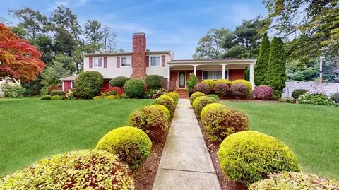 32 Gerardine Pl, Clarkstown, NY 10956