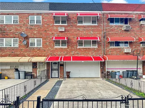 823 E 215th St, New York, NY 10467