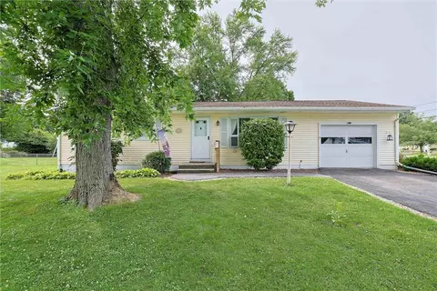 51 S Gate Dr, Poughkeepsie, NY 12601