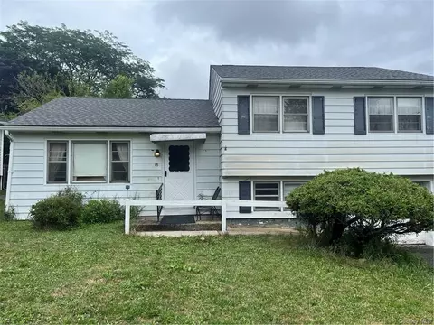 18 Robertson Dr, Middletown, NY 10940