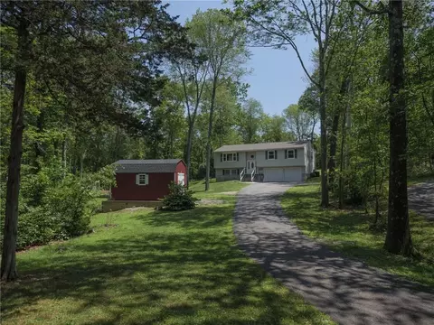 46 Rogers Rd, Hyde Park, NY 12538