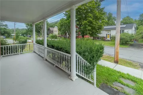8 Pine St, Tivoli, NY 12583