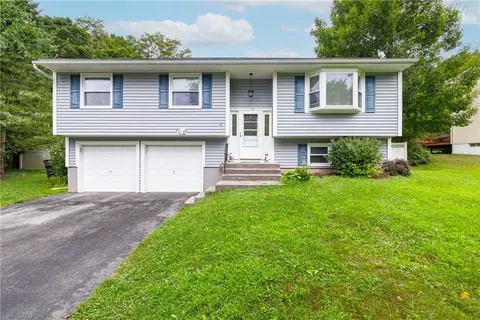 52 Cardinal Dr, Poughkeepsie, NY 12601