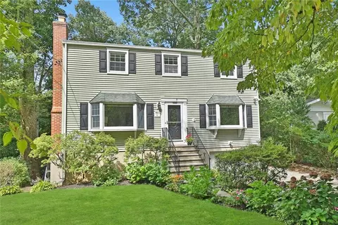 90 Lake Shore Dr, Mount Pleasant, NY 10570