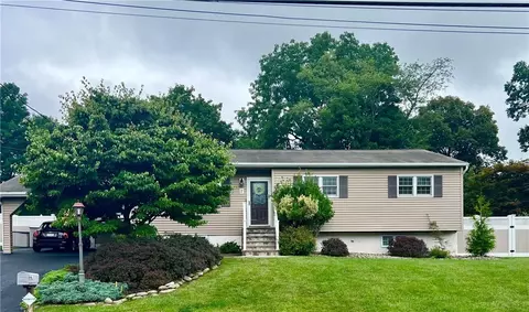 7 Fonda Dr, Stony Point, NY 10980