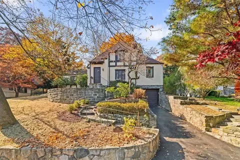 30 Hillside Ter, Greenburgh, NY 10533