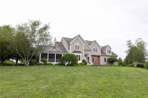9 Richies Way, Pleasant Valley, NY 12569