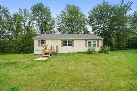 43 Breezy Ln, Greenville, NY 12771