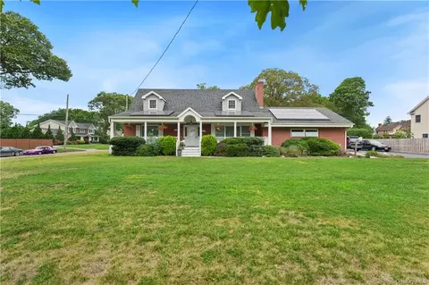 143 River Rd, Great River, NY 11739