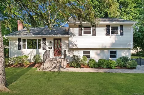 52 Eberling Dr, Clarkstown, NY 10956