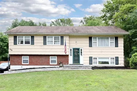 318 W Washington Ave, Orangetown, NY 10965