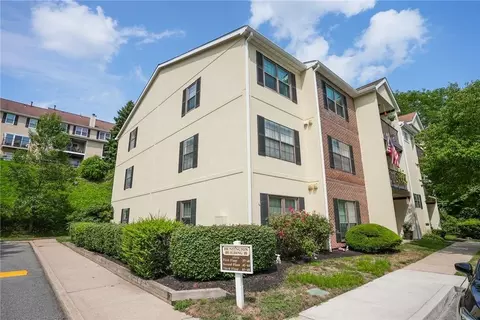 44 Huntington Cir, Peekskill, NY 10566