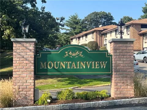 760 Sierra Vista Ln, Clarkstown, NY 10989