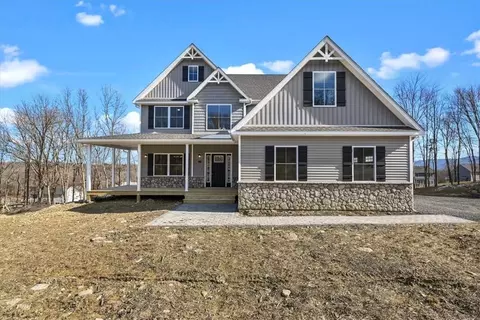 50 Frank St, New Windsor, NY 12553