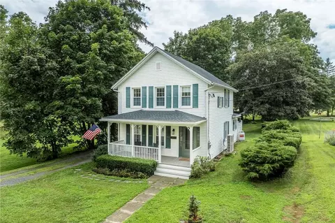 14 Fisk St, Red Hook, NY 12571