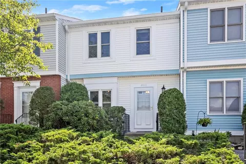 403 Williamsburg Dr, Mahopac, NY 10541
