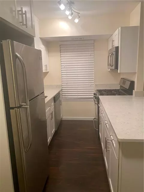 17 Cheyenne Ct #C27, Coram, NY 11727