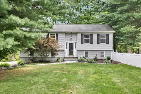 1561 Wenonah Trl, Yorktown, NY 10547