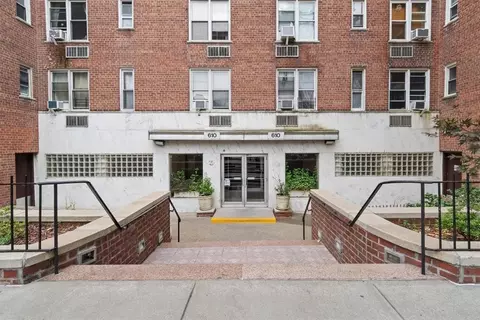 610 Waring Ave #1L, New York, NY 10467