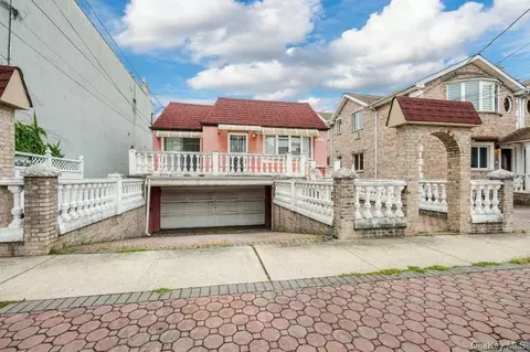 69-22 60 Ave, Middle Village, NY 11378
