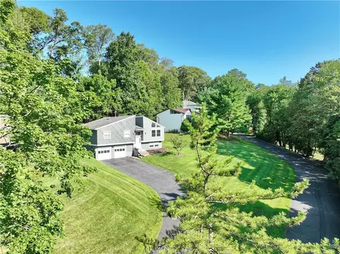 9 Ash Ct, Clarkstown, NY 10956