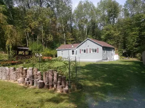 16 Lake View Dr E, Mamakating, NY 12790