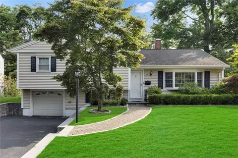 29 Whittier St, Greenburgh, NY 10530