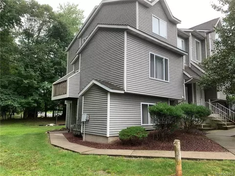 107 Arlington Ct, Clarkstown, NY 10954