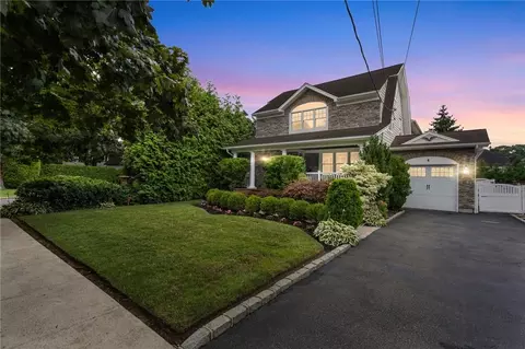 70 Reid Ave, Rockville Centre, NY 11570