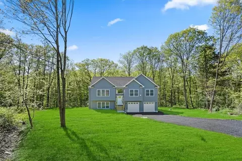 11 Cox Dr, Greenwood Lake, NY 10925