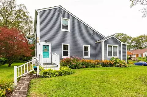 11 Cedar Ln, Poughkeepsie, NY 12601