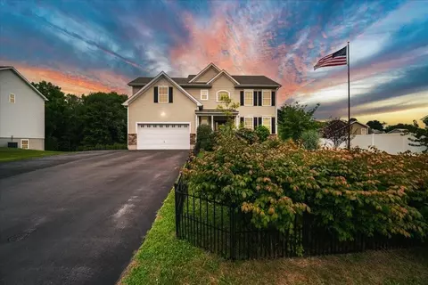 102 Stratford Dr, Poughkeepsie, NY 12603